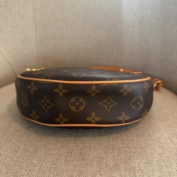 Louis Vuitton Monogram Loop - Picture 6 of 16